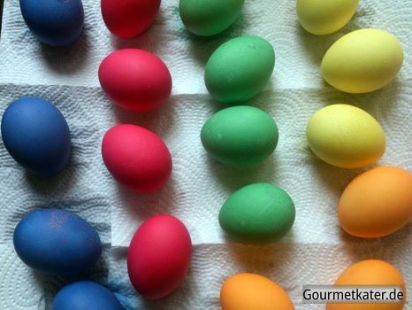Frisch gefärbte Oster-Eier
