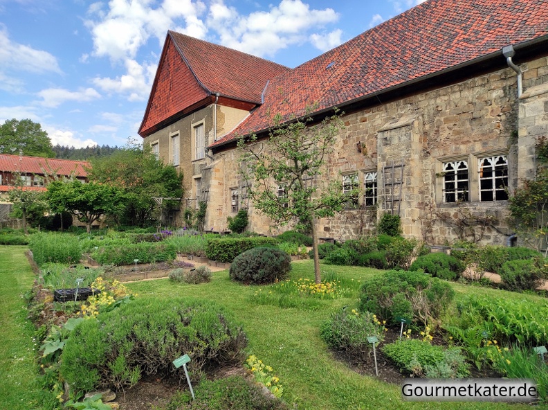 Kraeutergarten-05-23-1.jpg