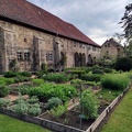 Kräutergarten mit Hochbeeten